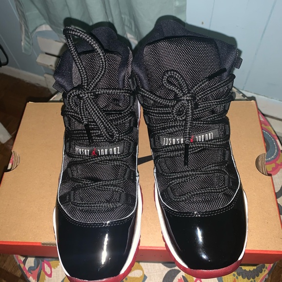 Air Jordan bred 11s - Picture 7 of 8